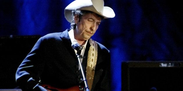 Bob Dylan hasn't returned any calls from the Nobel prize committee after winning the award for literature last week. 