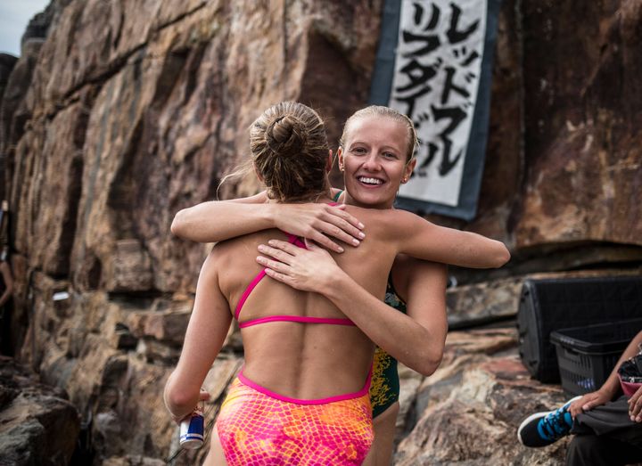 Rhiannan (r) has plenty of love for fellow Aussie Helen Merten, who sits third in the cliff diving world series.