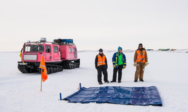 The 17 expeditioners prepared a square 1.5 kilometres drop zone on a one-metre thick ice sheet to receive the cargo.