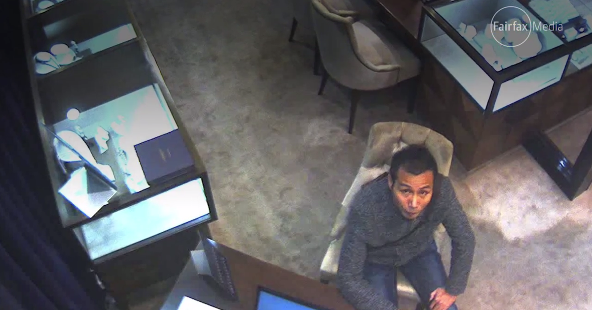 Brazen Daylight Robbery As 300,000 Diamond Swapped For A Fake At