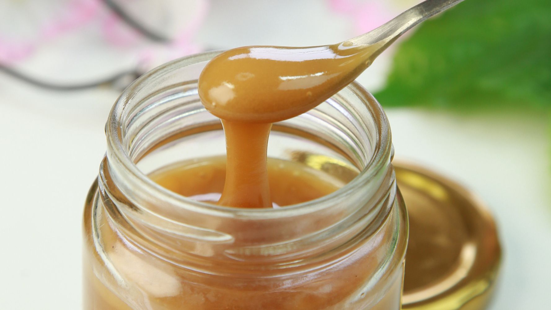 Is Manuka Honey Really Better Than Normal Honey? | HuffPost ...