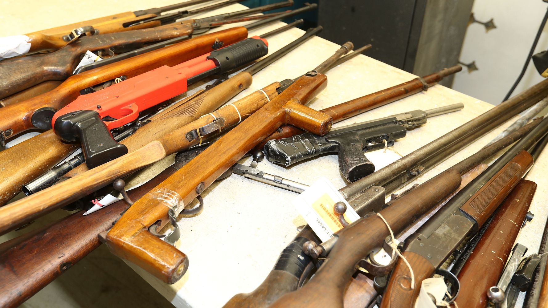 Guggenheim Museum Mount Vesuv naturlig One-Fifth Of Australia's Illegal Guns Taken Off Streets In Just Three  Months | HuffPost null