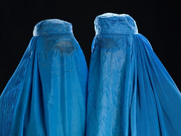 The burqa overs the entire face and body, leaving just a mesh screen to see through.
