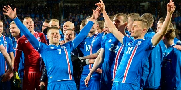 Iceland Qualified For The Fifa World Cup With A Thunderous Viking Clap Huffpost Null