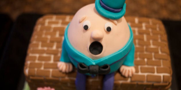 This Humpty cake also has questions.