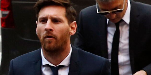 Barcelona's Argentine soccer player Lionel Messi (C) arrives to court with his father Jorge Horacio Messi to stand trial for tax fraud in Barcelona, Spain, June 2, 2016. REUTERS/Albert Gea