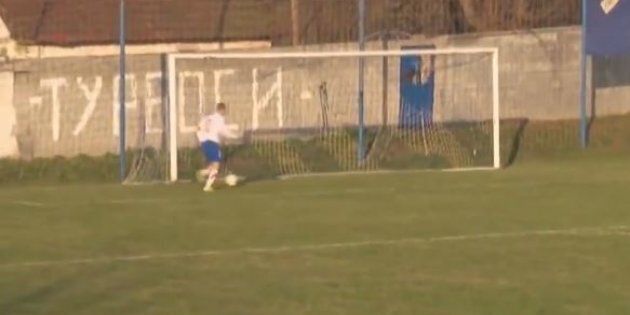 Vision of a hopeless shot on goal is going viral.