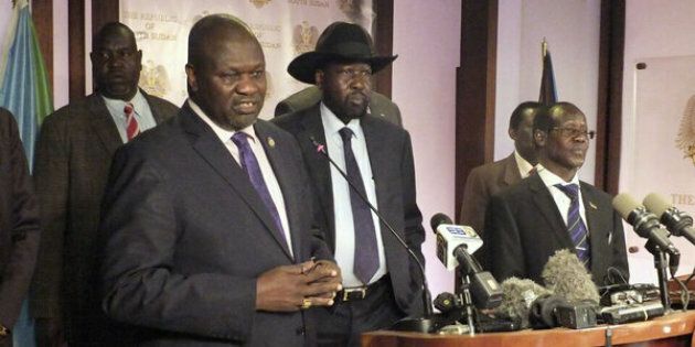 South Sudan First Vice President Riek Machar (L), flanked by South Sudan President Salva Kiir (C) other government officials, addresses a news conference at the Presidential State House in Juba, South Sudan, July 8, 2016. REUTERS/Stringer BEST QUALITY AVAILABLE