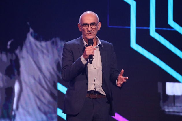 Paul Kelly accepts his ARIA award for Best Male Artist.