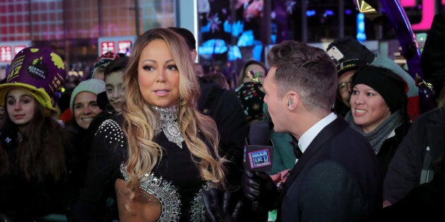 NEW YORK, NY - DECEMBER 31: Mariah Carey and Ryan Seacrest speak during Dick Clark's New Year's Rockin' Eve 2017 at Times Square on December 31, 2016 in New York City. (Photo by Neilson Barnard/DCNYRE2017/Getty Images for dcp)