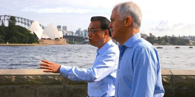 Malcolm Turnbull walks with China's Premier Li Keqiang along the Sydney Harbour foreshore during his state visit.