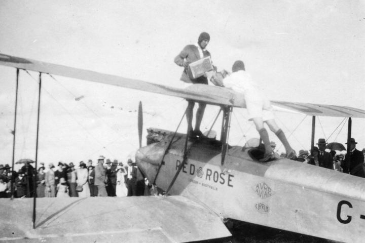 Miller (back to camera) and Lancaster refuelling the over-wing tank at Toowoomba on their way south after landing at Darwin. The photo clearly shows what an awkward and dangerous process this was. Jessie frequently suffered petrol burns when the wind blew fuel over her.