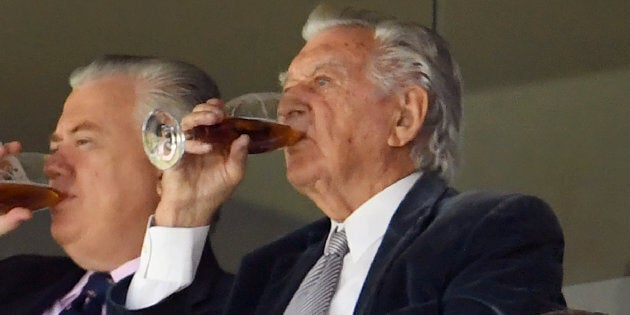 Bob Hawke enjoying a beer on his own time.