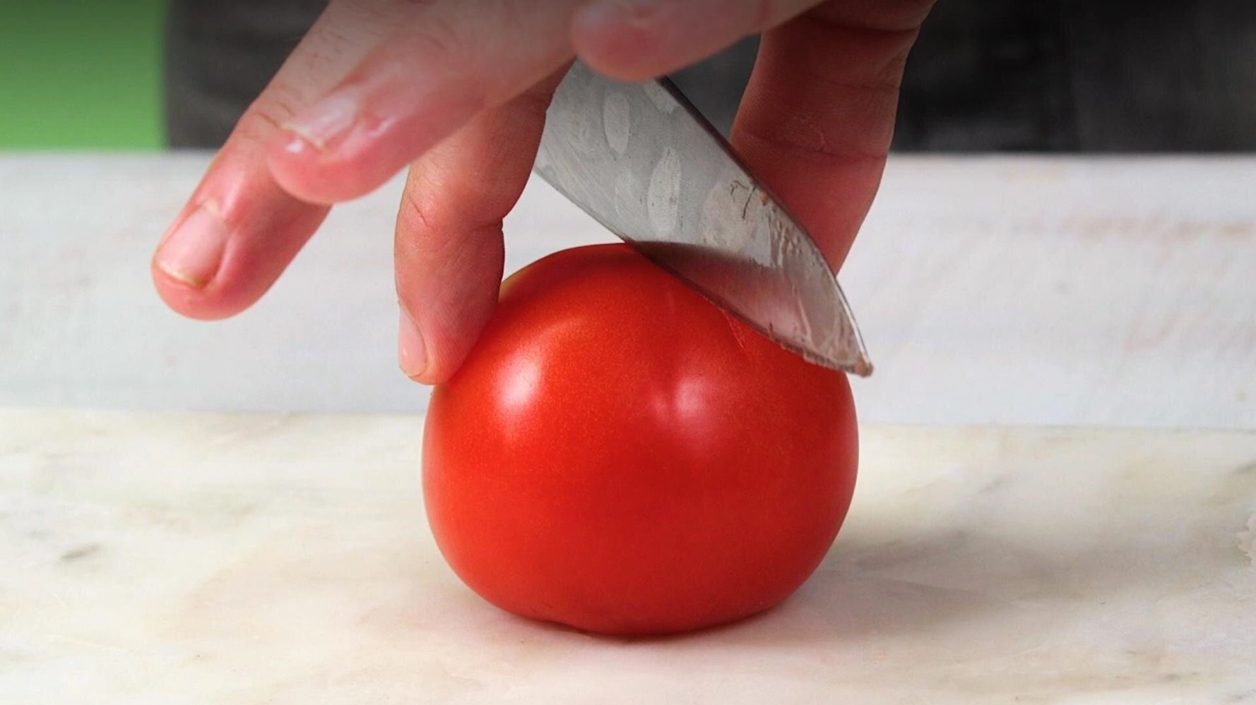 Watch: The Best Way To Cut Up Tomatoes | HuffPost Australia Food & Drink