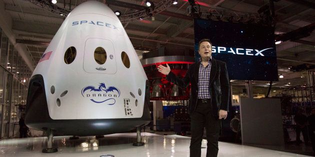 SpaceX CEO Elon Musk speaks after unveiling the Dragon V2 spacecraft in Hawthorne, California May 29, 2014. Space Exploration Technologies, or SpaceX, on Thursday unveiled an upgraded passenger version of the Dragon cargo ship NASA buys for resupply runs to the International Space Station. REUTERS/Mario Anzuoni (UNITED STATES - Tags: POLITICS TRANSPORT SCIENCE TECHNOLOGY SOCIETY)
