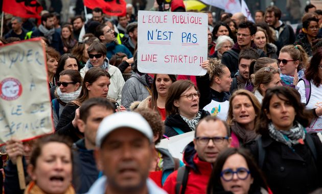Des fonctionnaires ont défilé partout en France ce jeudi 9 mai pour protester contre le...