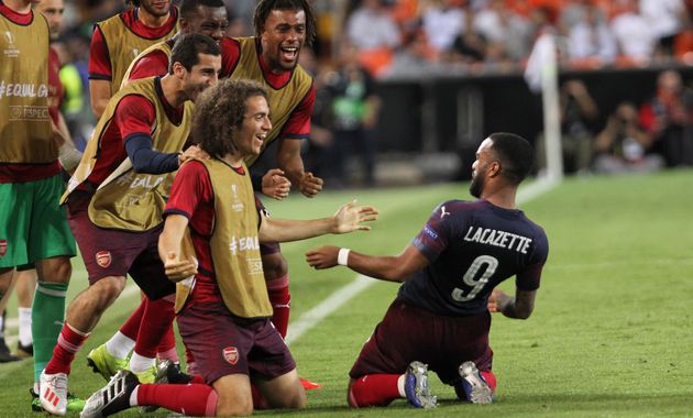 Le Français Alexandre Lacazette avec ses coéquipiers lors de la demi-finale retour de Ligue...