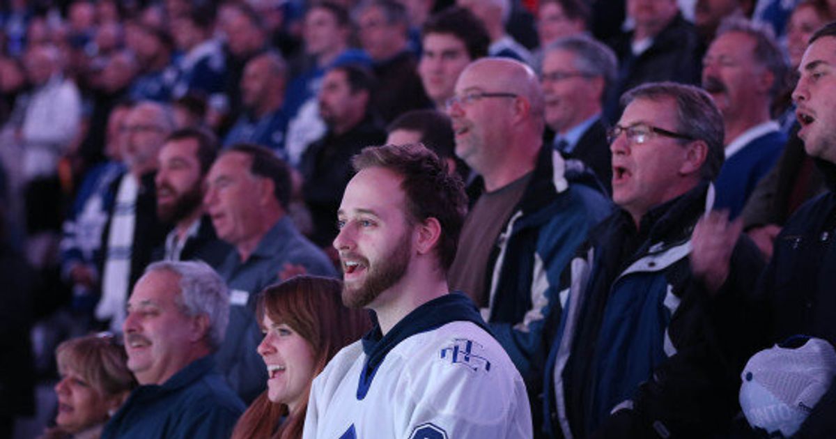 Toronto Maple Leafs Fans Sing National Anthem After Microphone Fails