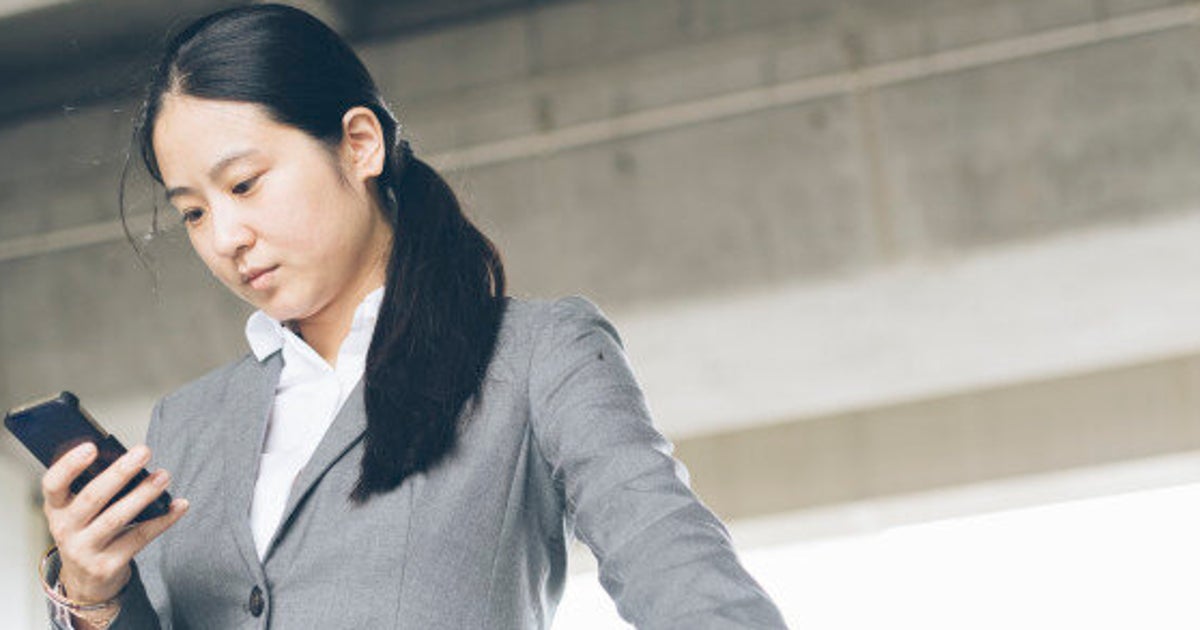 Texting And Tilting Your Head Can Damage Your Spine Study HuffPost Life