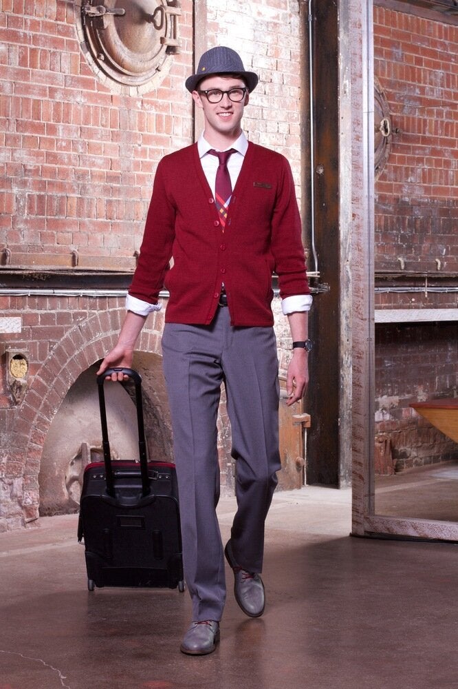 Air Canada Rouge Uniforms: New Low-Cost Airline Makes Its Debut (PHOTOS ...