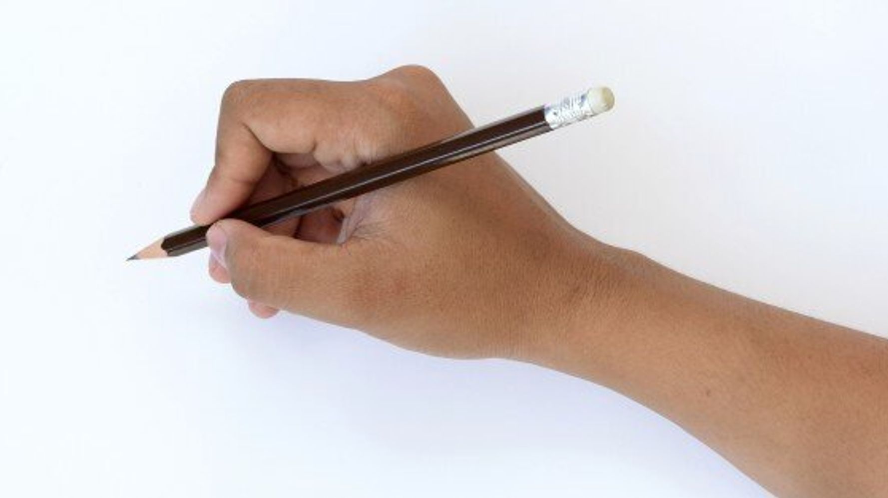 Держит карандаш. Карандаши в руке фотосток. Карандаш подчеркивает. Подчеркивай карандашом.