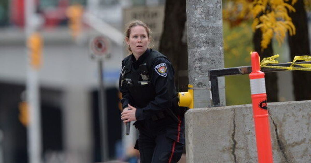 Dramatic Images From Ottawa After Gunman Kills Soldier Storms Parliament Hill Huffpost Politics 4942