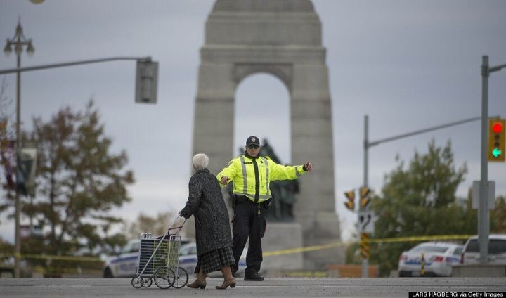 Dramatic Images From Ottawa After Gunman Kills Soldier Storms Parliament Hill Huffpost Politics 6187