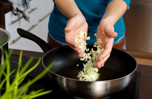 Remove Cooking Odors From Your Hands