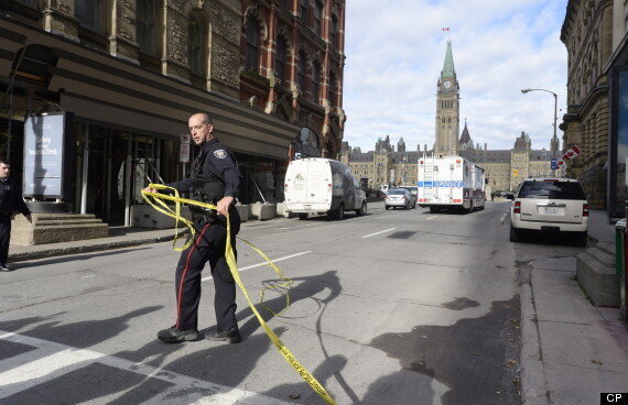 Ottawa Shooting: Photos From Parliament Hill And War Memorial ...