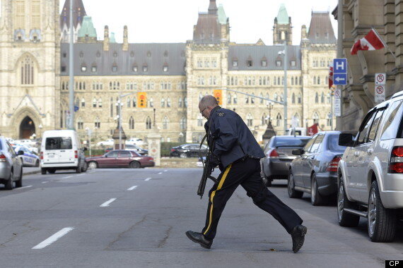 Ottawa Shooting: Photos From Parliament Hill And War Memorial ...