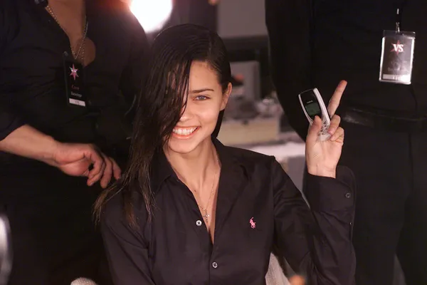 Adriana Lima Is Face Of Marc Jacobs Fragrance, Decadence – Emirates Woman