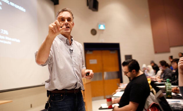 Jordan Peterson during his lecture at U of T. Peterson is the professor at the centre of a media storm because of his public declaration that he will not use pronouns, such as 'they,' to recognize non-binary genders. This lecture had no reference to the hot topic.