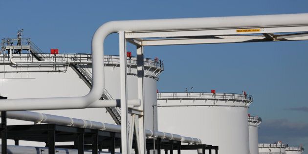 Crude oil tanks at Kinder Morgan's terminal are seen in Sherwood Park, near Edmonton, Alberta, Canada November 13, 2016. REUTERS/Chris Helgren
