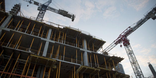 Cranes operate at a condominium under construction in Toronto, Ontario, Canada, on Saturday, May 27, 2017. Photo: Brent Lewin/Bloomberg via Getty Images