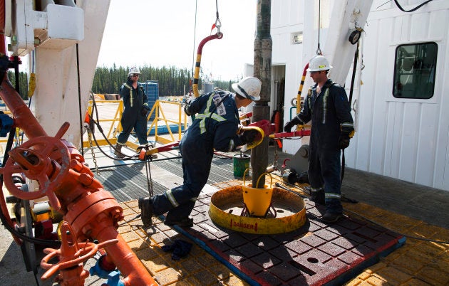 Oil rig floorhands work on an oil rig near Fort McMurray, Alta.