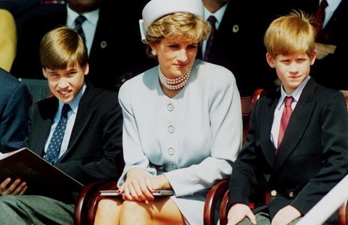 Uncovered Letter Explains Queen Elizabeth's 'Aloof' Reaction To Diana's Death | HuffPost Life