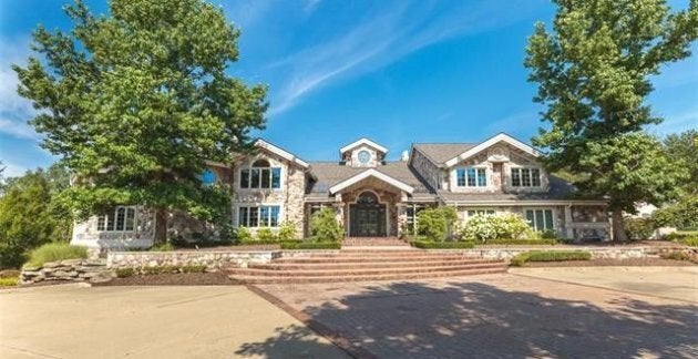 Eminem's house in Rochester Hills, Michigan, is on sale for US$1.99 million. Eminem bought the property in 2003 for $4.75 million.