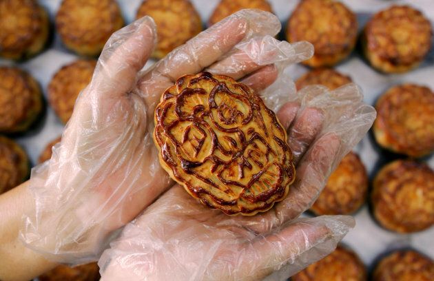 A "four-egg-yolks" mooncake, which contains four whole salted duck egg yolks with gummy lotus seed in one cake selling at HK$40 ($5), is displayed at a bakery in Hong Kong September 15, 2004. (REUTERS/Bobby Yip)