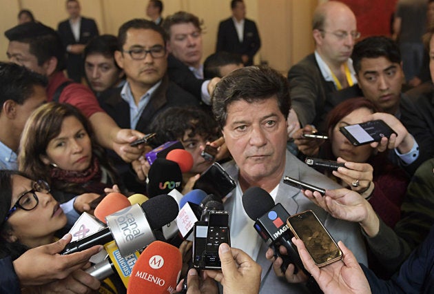 Unifor President Jerry Dias, centre right, speaks to the media on the third day of the second round of NAFTA talks in Mexico City on Sept. 3, 2017.