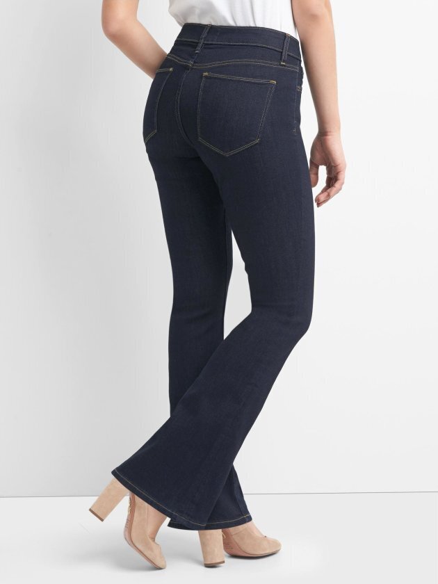 most flattering jeans for petite curvy