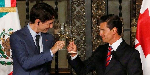 Canada's Prime Minister Justin Trudeau and Mexico's President Enrique Pena Nieto make a toast during a dinner ceremony at the presidential palace in Mexico City, Mexico Oct. 12, 2017.