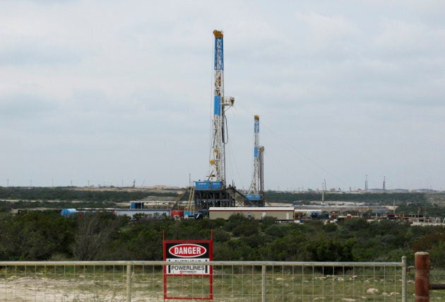 Rigs drill for crude oil locked tight in shale in west Texas' Permian Basin, near the town of Mertzon, Oct. 29, 2013. Competition from U.S. shale oil producers is putting pressure on Canada's oilsands.