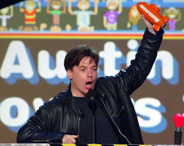 Mike Myers accepts his award for favorite movie for his film "Austin Powers 3" at the Nickelodeon Kids' Choice Awards in Santa Monica April 12, 2003.