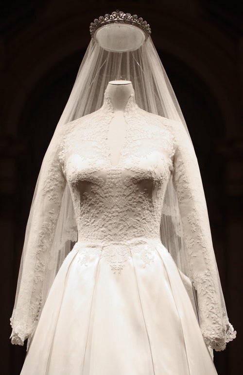 who designed kate middletons wedding dress Revisiting Kate Middleton's $434,000 Alexander McQueen Wedding Dress
