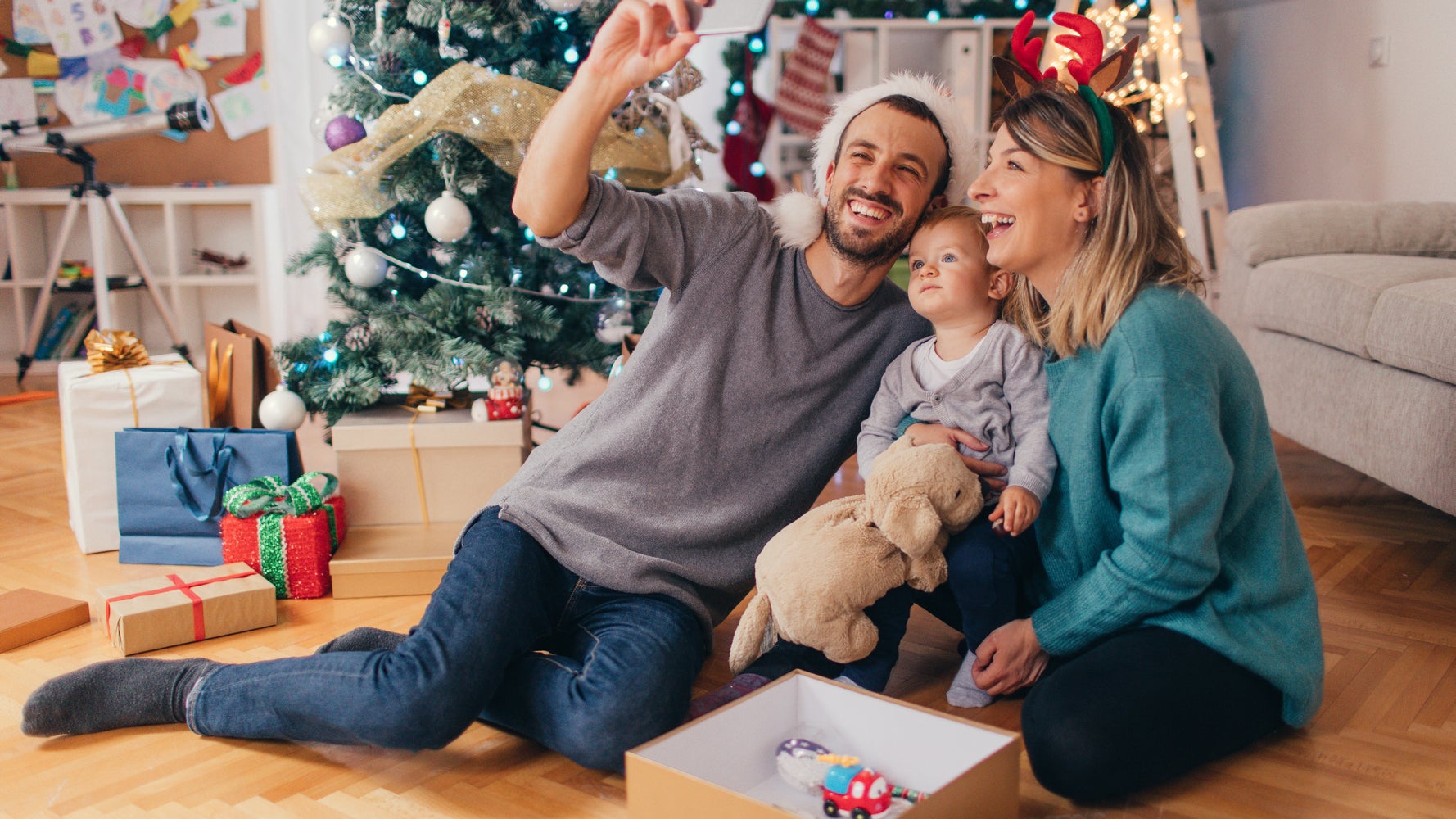 Experts Warn This Common Christmas Tradition Could Give You Lice 
