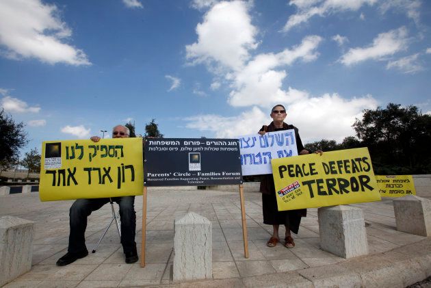 Israelis hold signs supporting a prisoner exchange deal with Hamas, outside Israel's Supreme Court in Jerusalem Oct. 17, 2011.
