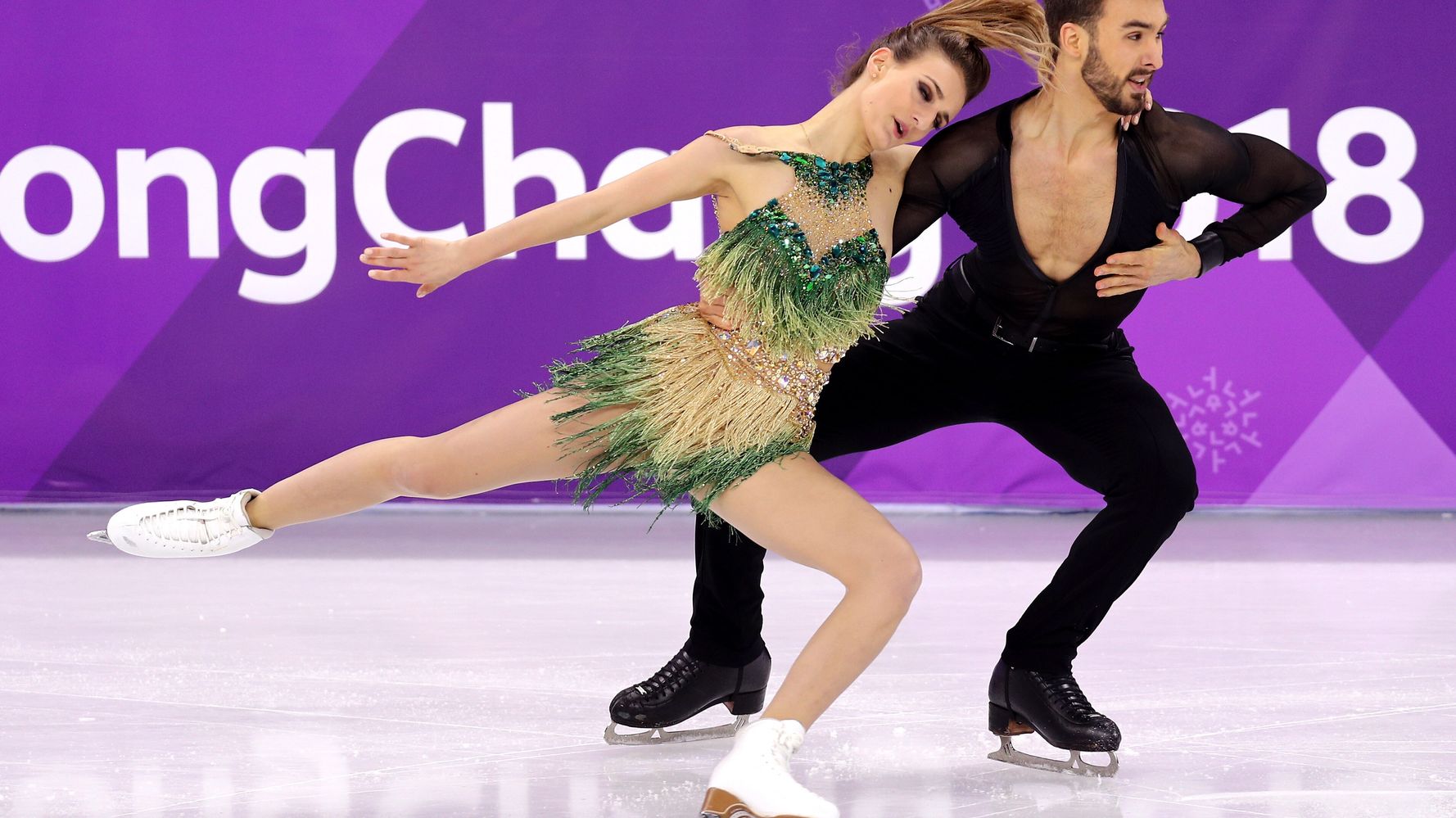 figure skating,Gabriella Papadakis,living,nipple on tv,olympics 2018,wardro...