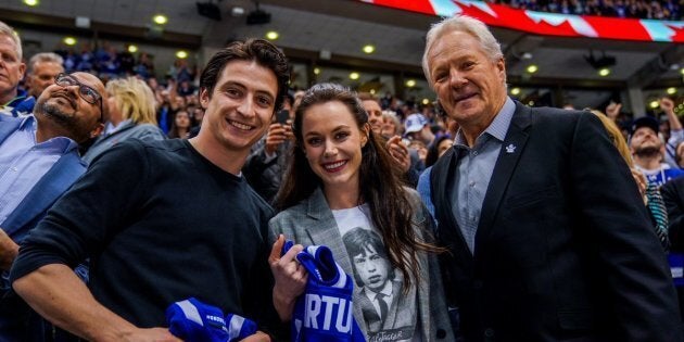 Leafs alumnus Darryl Sittler presented Tessa Virtue and Scott Moir with personalized jerseys.