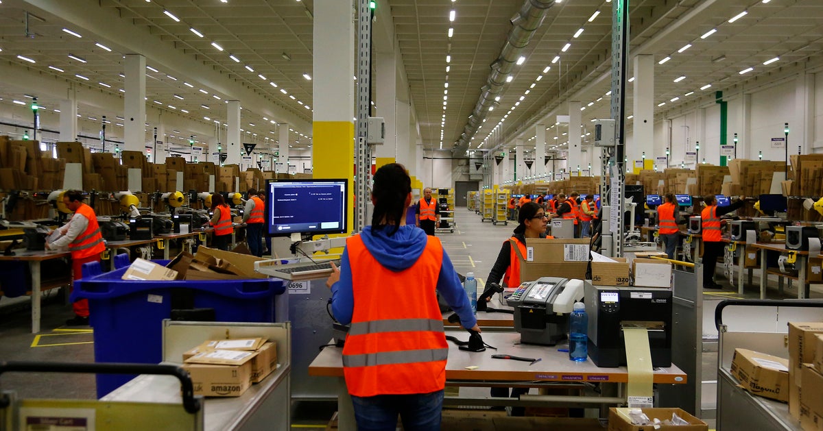 Amazon S Huge New Distribution Centre In Ottawa Will Mean 1 000 Jobs Reports Huffpost Canada