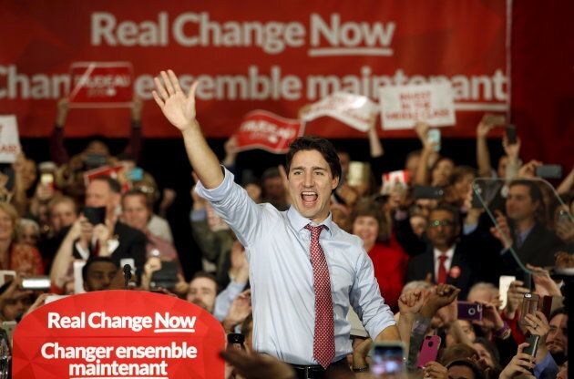Liberal leader Justin Trudeau waves to supporters at a rally in Ottawa, Oct. 20, 2015.